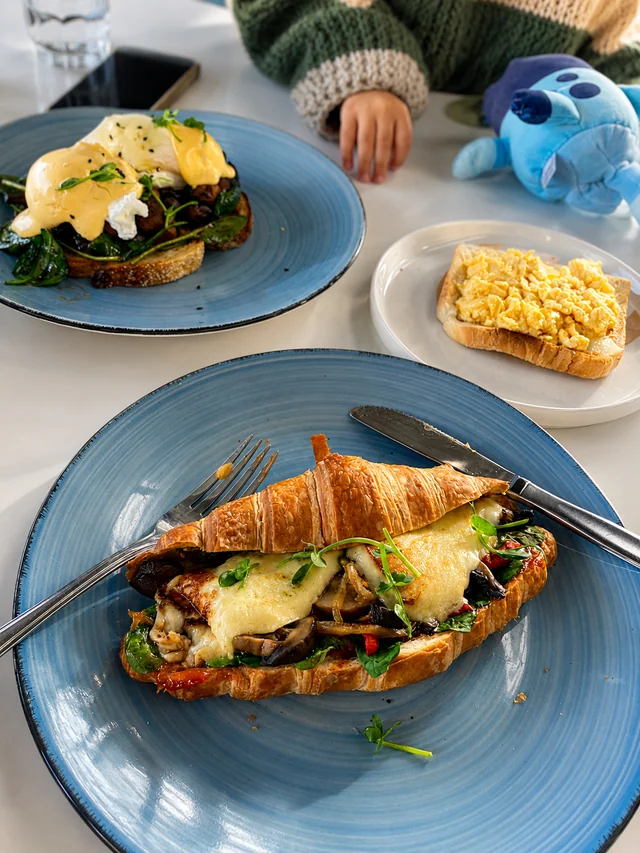 Breakfast plates arranged across a table at Nash Cafe